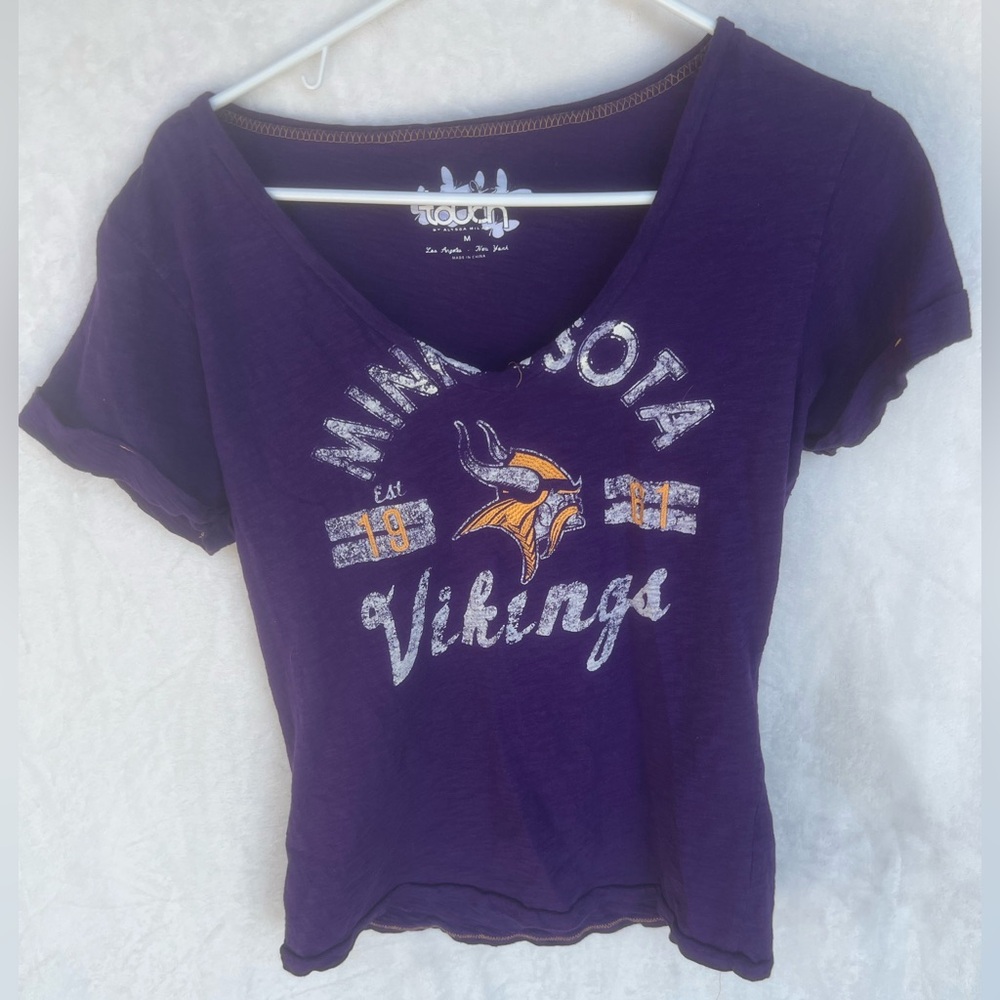 Touch by Alyssa Milano Vikings Graphic Tee – Size M
